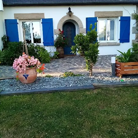 Maison Aux Volets Bleus Quévert Exterior photo